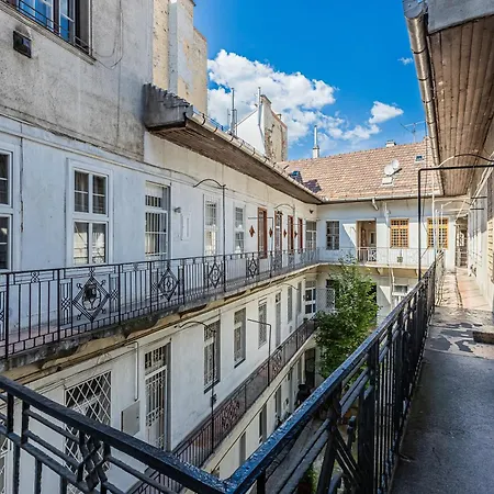 アパート Opera Loft